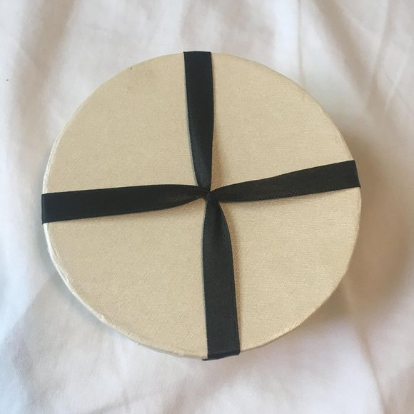 AVON Vintage Ring Set - Gold Tone/Crystals - Picture 4 of 9